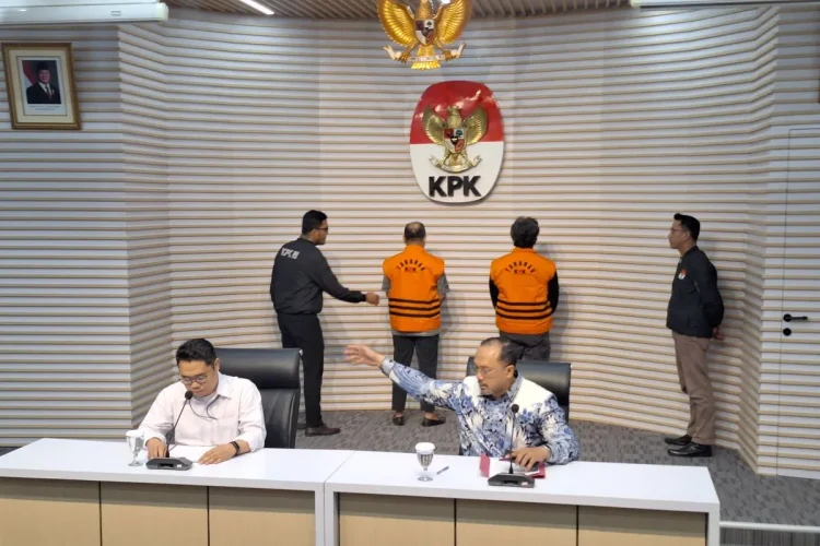 KPK tahan tiga tersangka kasus pengadaan server fiktif PT SSC