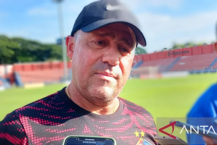 Persik hadapi Bali United tanpa kiper andalan Leo Navacchio