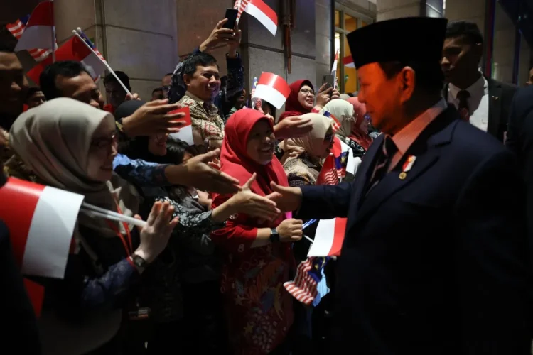 Presiden Prabowo Disambut Antusias WNI yang Berlibur di Malaysia