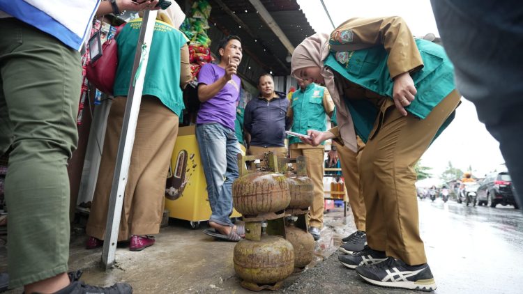 Pertamina dan Dirjen Migas Sidak Pangkalan LPG di Balikpapan Tindak Pelanggaran Penjualan di Atas HET