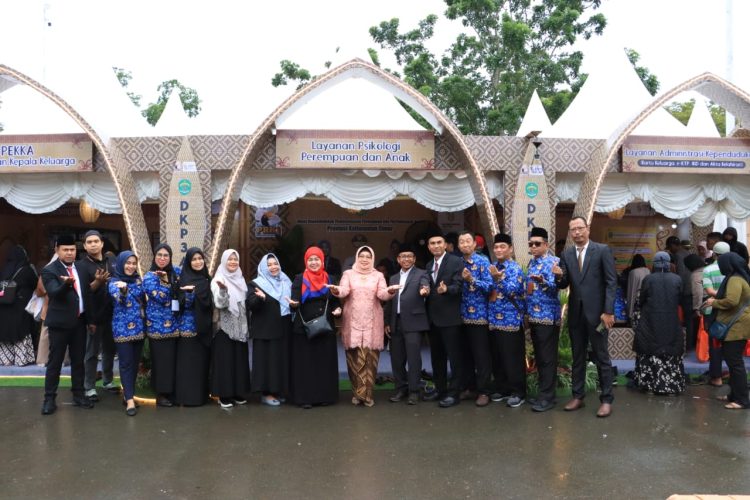 Stan DKP3A Paling Ramai Diserbu Warga, Layani Administrasi Kependudukan