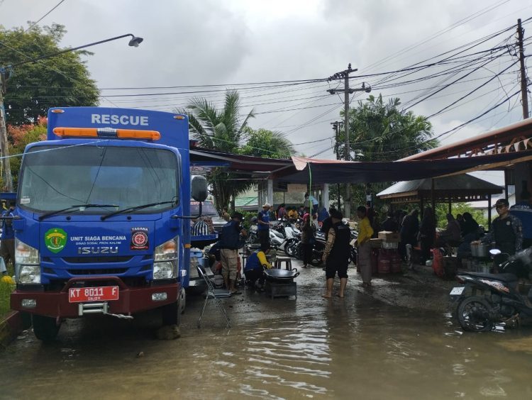 Mobil Dapur Umum Dinsos Hadir Penuhi Kebutuhan Permakanan Korban Banjir Samarinda