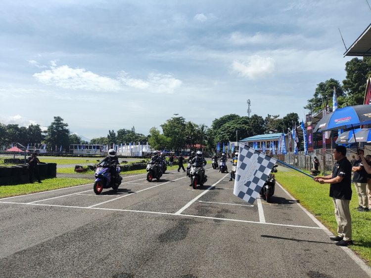 AEROX TRACK DAY Enjoy Sensasi Berkendara Super Sport AEROX ALPHA di Lintasan Sirkuit