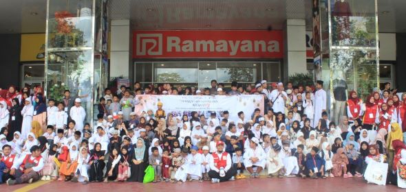 PMI Samarinda Tebar Senyum Bersama Anak Yatim dan Dhuafa