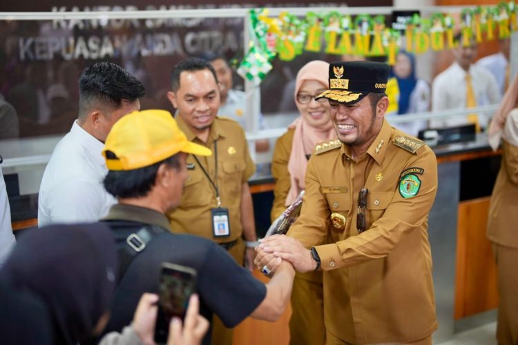 Sidak Pelayanan Samsat Samarinda Gubernur Rudy Minta Masyarakat Memanfaatkan Pemutihan PKB