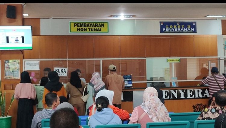 Antusiasme Sambut Pemutihan Kendaraan Kantor-kantor Samsat Dipadati Warga