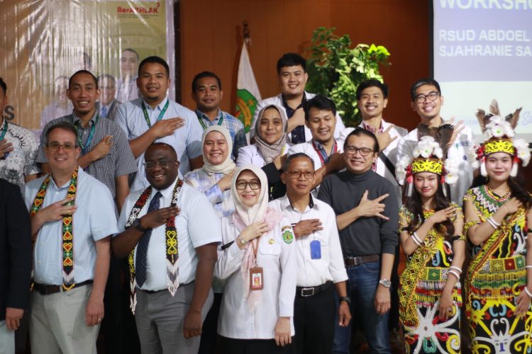 Hancurkan Batu Ginjal dengan Laser RSUD AW Sjahranie Gelar Workshop Sosialisasikan RIRS untuk Dokter Spesialis Uorologi