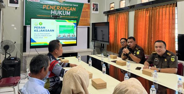 Kejati Kaltim Beri Penerangan Hukum Pada Perangkat Desa di Tenggarong