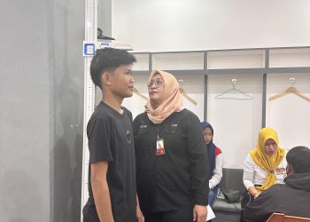 100 Orang Siswa Sekolah Rakyat Ikuti CKG di Gor Segiri