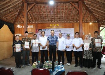 Dampingi Menko AHY Serahkan Sertipikat di Gunungkidul