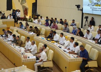 Bahas Penyelesaian Sengketa Tanah di Surabaya dengan Komisi II DPR RI,