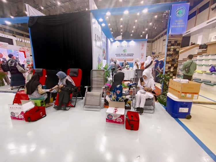 Warga Serbu Stan RS IA Moeis, Layanan Gratis Jadi Magnet