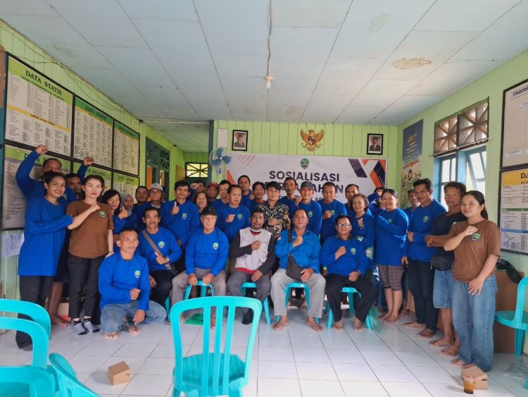 Kantah Bulungan Serahkan Sertipikat PTSL kepada Warga Desa Lepak Aru