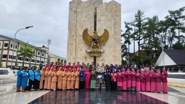 Peringati Hari Ibu, DP3A Kaltim Beri Motivasi WBP Lapas Perempuan Tenggarong Dihadiri BKOW, Ibu Wakapolda, Ibu Kasrem dan Ogranisasi Wanita di Kaltim