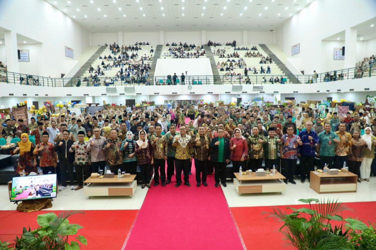 Tutup KKN Tematik Ekoteologi dan Pertanahan Wamen Ossy Apresiasi Peran Mahasiswa dalam Pencatatan Bidang Tanah Wakaf