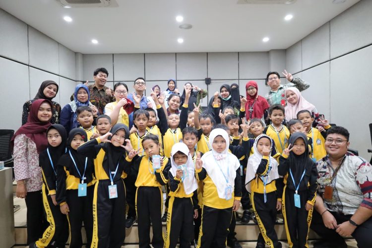 Kunjungi RSUD IA Moeis, Siswa SDN 003 Belajar Langsung Dunia Profesi Kesehatan