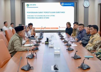 Menteri Nusron Serahkan Persub RT/RW Sulawesi Utara