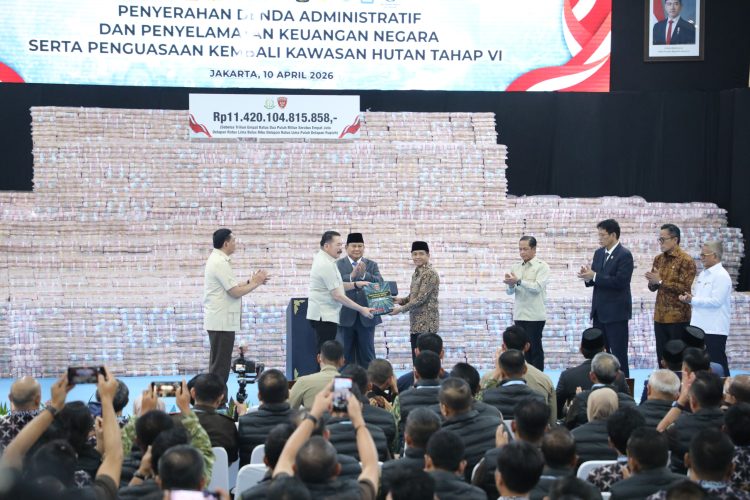 Satgas PKH Serahkan Denda Rp11,4 Triliun, Wamen Ossy Saksikan