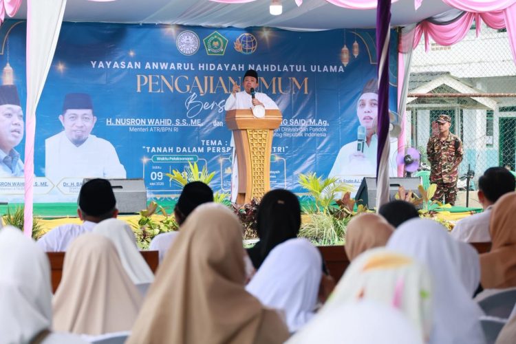 Menteri Nusron Ingatkan Amanah Pemimpin dalam Pengajian Umum di Pandeglang