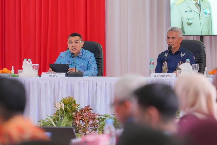 Hampir 50 Persen Bidang Tanah di Sulteng Bersertipikat, Wamen Ossy Sebut Daerah Terus Bertumbuh