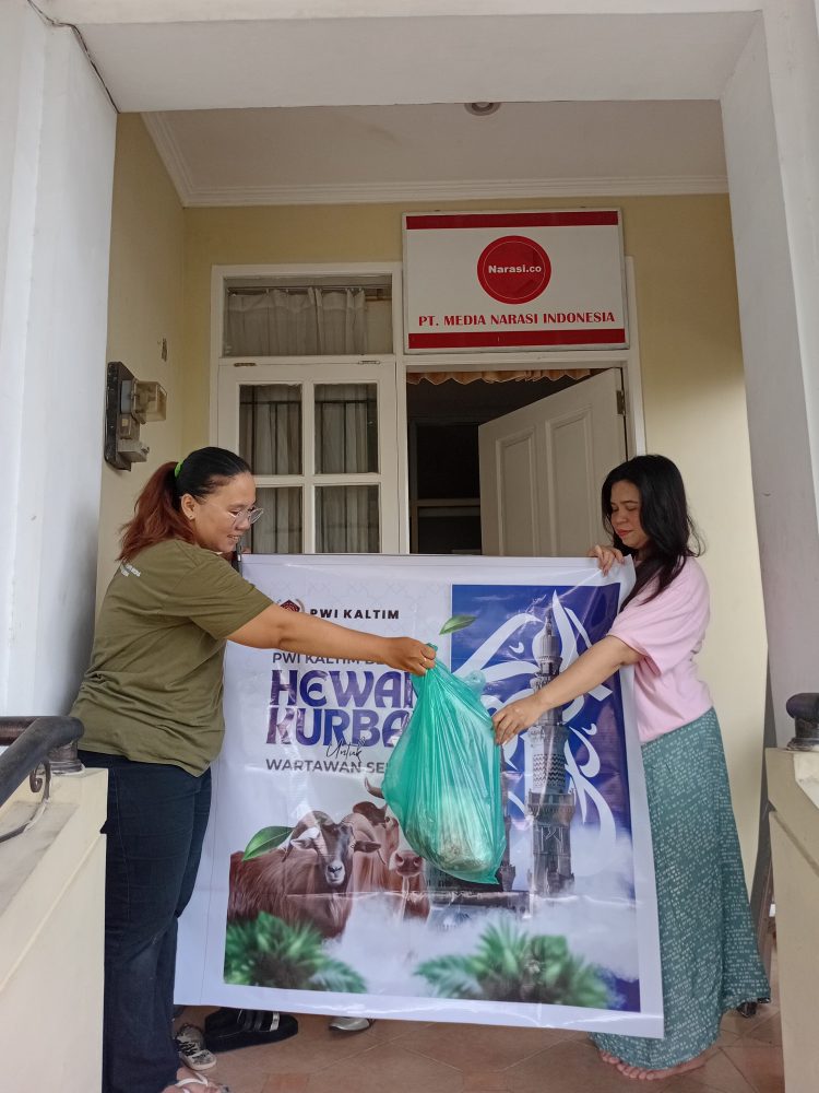 PWI Kaltim Salurkan 150 Paket Daging Kurban untuk Wartawan dan Keluarga Senior