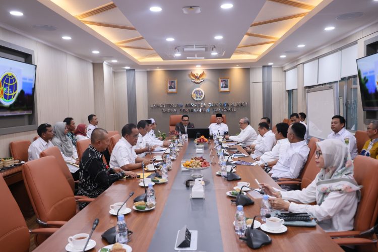 Rakor Kepala Daerah se-Kalsel, Menteri Nusron Tegaskan Penentuan Lokasi LP2B Kewenangan Daerah