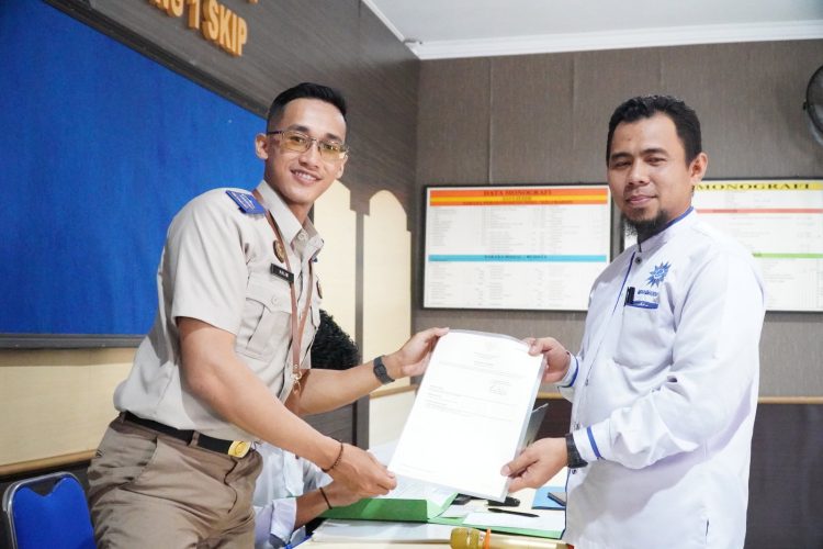 31 Warga Kampung I Skip Terima Sertipikat PTSL