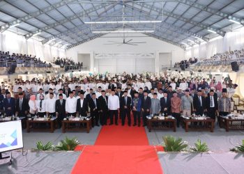 Nusron Minta Penerima Sertipikat Wakaf Jadi Pionir Percepatan Sertipikasi Aset Umat