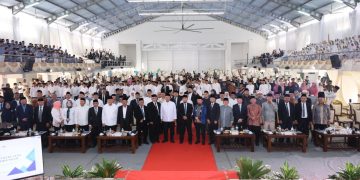 Nusron Minta Penerima Sertipikat Wakaf Jadi Pionir Percepatan Sertipikasi Aset Umat