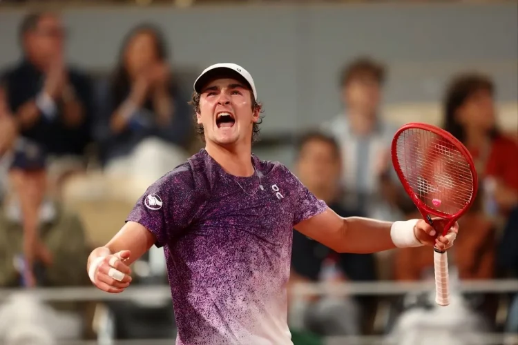 Fonseca Terus Menggebrak Roland Garros, Kini Singkirkan Casper Ruud dan Tantang Mensik