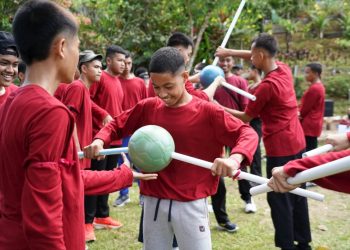 Anak Asuh UPTD PSAAH Diajak Wisata Pendidikan di Istana Bunga Jembayan