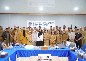 BPN Tarakan Serahkan 68 Sertipikat PTSL kepada Warga Juata Laut