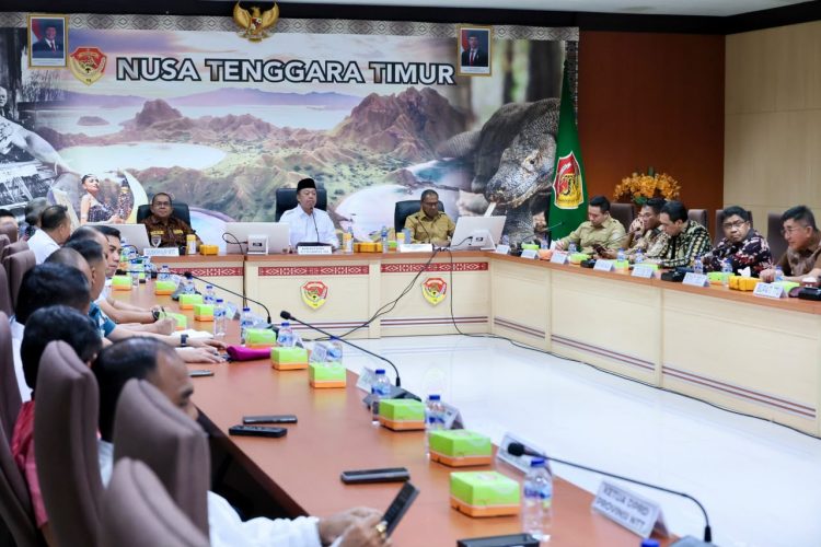 Judul: Menteri Nusron Gandeng Pemda Se-NTT Percepat Transformasi Layanan Pertanahan