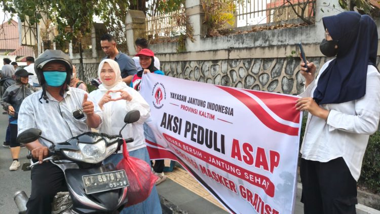 Peduli Kabut Asap, Masker YJI Kaltim Ludes Dibagikan Kurang dari 30 Menit