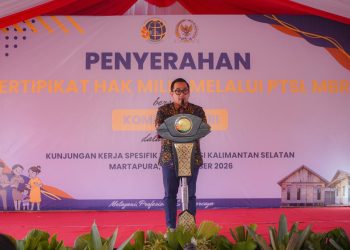 Wamen Ossy Serahkan Sertipikat bagi MBR di Kalsel, Dukung Penyediaan Rumah Layak Huni Lewat Legalitas Tanah